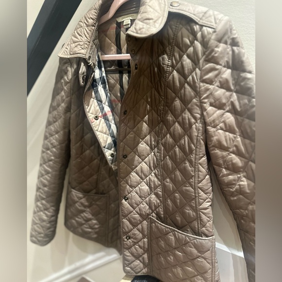Classic Burberry Quilted Jacket - Picture 3 of 5